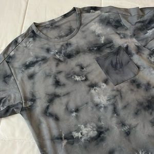 Lululemon men’s lightweight tee, never worn